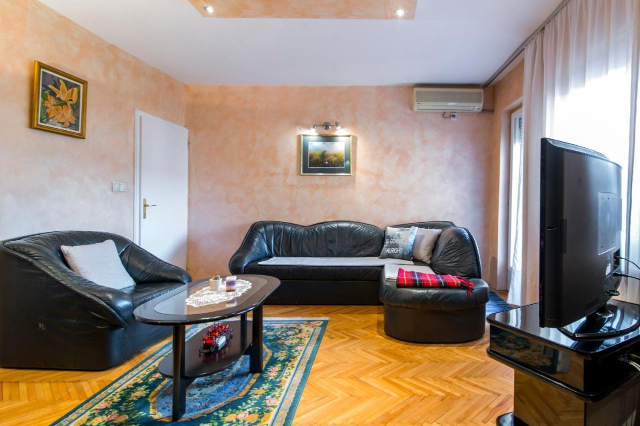 Center Apartment *